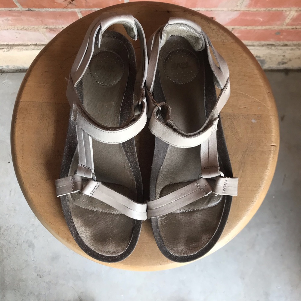 Teva Ventura taupe soft leather wedge sandals